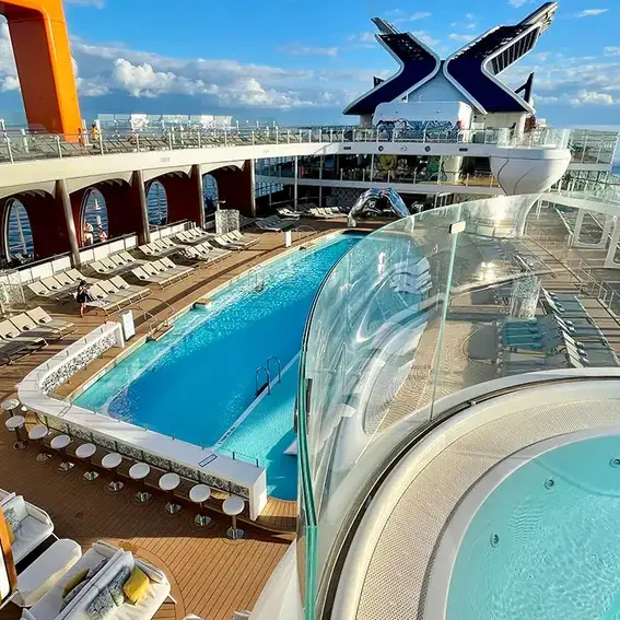 Round-Trip Celebrity Cruise Line Shuttle Service Orlando Options